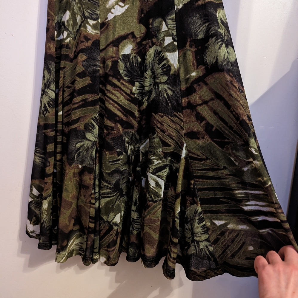 Woman's Dress - Picture 4 of 9